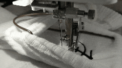 7m Handball Socken während des Stickvorgangs